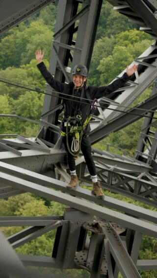 So sieht ein echtes Abenteuer aus! 💥
Bucht jetzt die letzten Tickets der Saison! 🎟️🌉
🎥🎞️ @luca.engl 
#brückensteig #diebergischendrei #müngstenerbrücke #saisonfinale #outdoorerlebnis #brückenpark #ausflugszielnrw #diebergischendrei #abenteuerpur