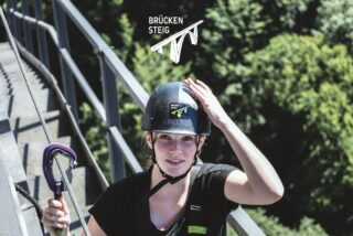 Ganz oben auf der Müngstener Brücke 💥🌉
#brückensteig #müngstenerbrücke #porträtmitausblick #brückenpark #ausflugszielnrw #diebergischendrei #outdoorerlebnis #höhenmoment