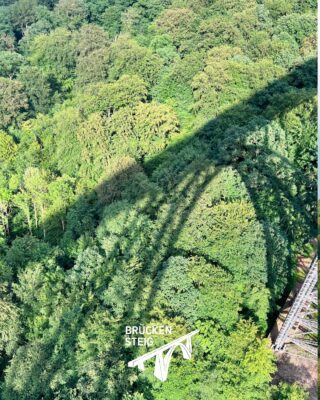 Der Schatten eines Giganten – still, mächtig und voller Geschichte. 🖤🌉

#brückensteig #solingen #müngstenerbrücke #brückenpark #diebergischendrei #ausflügemitkind #ausflugnrw #ausflugszielnrw #exploring