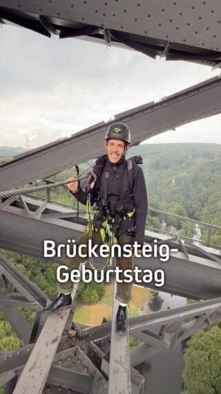 5 Jahre Brückensteig! 🥳
Wir feiern Geburtstag – und ihr seid eingeladen!

🗓 Wann: 14.08. | 12:00 – 22:00 Uhr
📍 Wo: Im Brückenpark unter der Müngstener Brücke
🎉 Was: 10 Stunden Programm mit Spendenlauf, Live-Musik, DJ-Set & Shows!
💛 Für den guten Zweck: Wir sammeln Spenden für das Bergische Kinder- und Jugendhospiz Burgholz.

Kommt vorbei und feiert mit uns! 🙌

Mehr Infos unter dem Link in der Bio.