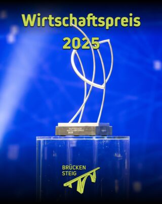 Der Brückensteig sagt DANKE! 🙌
Wir freuen uns riesig über die Auszeichnung beim Wirtschaftspreis 2025 und sagen von Herzen Danke an alle, die das möglich gemacht haben:
an unser großartiges Team, an alle Besucher:innen, die uns ihr Vertrauen schenken, und an die Stadt Wuppertal für die starke Unterstützung. 💚🌉
Ein Glückwunsch geht auch an alle Gewinner:innen der weiteren Kategorien. Starke Leistungen, starke Region! 🏆👏
🎥 Den offiziellen Beitrag von Wuppertal Marketing findet ihr hier:
👉 https://www.youtube.com/watch?v=YQ1-dsvf2xc
📸 Die großartigen Bilder stammen von: @malte_reiter_fotografie
#brückensteig #wirtschaftspreis2025 #wuppertal #dankbarkeit #müngstenerbrücke #teamdeepwood #ausflugszielnrw #diebergischendrei #brückenpark #outdoorerlebnis
