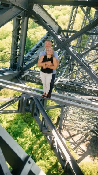 Ob mit der HR-Abteilung oder deiner besseren Hälfte – ein Foto in 100 Metern Höhe vergisst man nicht so schnell!
#brückensteig #müngstenerbrücke #teamtag #couplegoals #brückenpark #ausflugmitkick #ausflugszielnrw #diebergischendrei