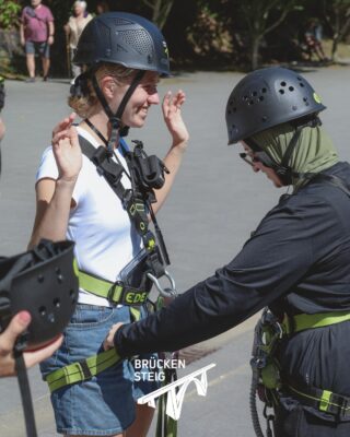 Sicherheit geht vor 💚🌉
Habt einen schönen Sonntag!
#brückensteig #müngstenerbrücke #sicherheitgehtvor #sonntagsgrüße #brückenpark #diebergischendrei #ausflugszielnrw