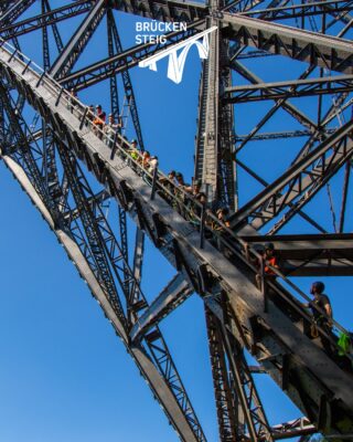 Blauer Himmel, perfekter Tag für Höhenluft! ☀️⬆️🌉
#brückensteig #müngstenerbrücke #aufwärtsgehts #blauerhimmel #outdoorerlebnis #brückenpark #ausflugstipp #diebergischendrei