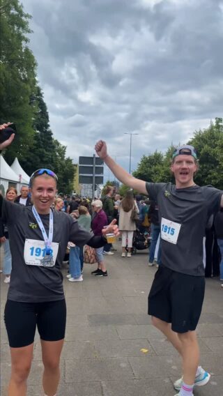 Schwebebahnlauf 2026
- Und wir waren dabei!

Normalerweise klettern wir ja die Müngstener Brücke hoch und runter oder turnen auf Events herum-
für so ein Spektakel machen wir aber gerne mal eine Ausnahme. 🚟

Statt Klettergurt gab es gestern deshalb Laufschuhe, um die 5 km entlang der Wupper in Angriff zu nehmen. 👟🔥

Es hat so viel Spaß gemacht! 

Ps: Falls ihr wissen wollt, wo der QR Code hinführt… Schaut mal in die Bio- Link: „SPENDENLAUF 14.08.“!