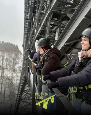❄️ Echte Emotionen kennen keine Temperaturen.
#brückensteig #echteemotionen #winterabenteuer #müngstenerbrücke #brückenpark #diebergischendrei #ausflugszielnrw #outdoorerlebnis