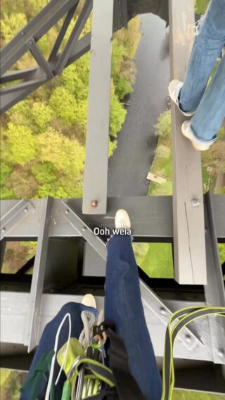 Schwebebalken ASMR 😭

(Meanwhile gehen alle anderen ganz entspannt darüber..)

Ps: Der Schwebebalken ist übrigens kein Muss, wenn man den Brückensteig macht. 🤫