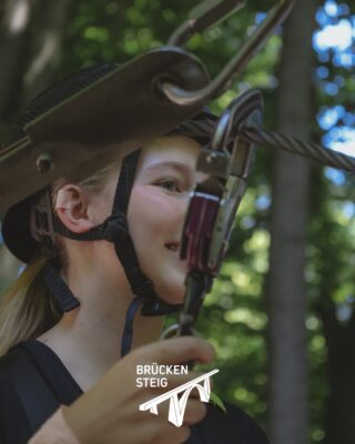 Ganz nah dran am Abenteuer. 🔍🌉
#brückensteig #closeupmoment #müngstenerbrücke #brückenpark #diebergischendrei #ausflugszielnrw #outdoorerlebnis #perspektivwechsel