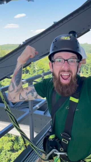 Guten Morgen, Sportsfreunde! 💪

(Psst: An alle, die denken: „Dafür bin ich nicht fit genug.“ - Unsere älteste Besteigerin war 92 Jahre alt. Der erste Schritt ist meistens der schwerste. 🤭)