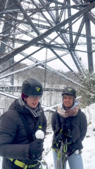 Ein bisschen Spaß muss sein, auch bei frostigen Temperaturen! 😄❄️
#brückensteig #bisschenspaß #müngstenerbrücke #wintervibes #brückenpark diebergischendrei ausflugszielnrw outdoorerlebnis