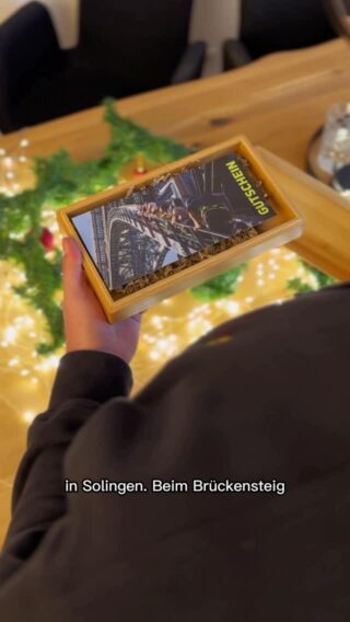 Verschenk dieses Jahr ein echtes Erlebnis mit einem Brückensteig Gutschein unterm Baum! 🎄🎁
#brückensteig #weihnachtsgeschenk #gutscheinidee #müngstenerbrücke #diebergischendrei #brückenpark #ausflugszielnrw #outdoorerlebnis