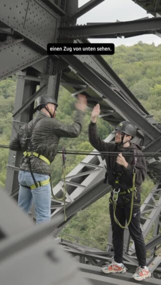 Na, was Neues gelernt?

Wer selbst mal auf den Brückensteig will: Tickets gibt’s online - viele Termine sind schnell ausgebucht.

🎟️ Infos & Buchung über den Link in der Bio.

#diebergischendrei #bergischesland #muengstenerbruecke #brueckensteig #ausflügenrw