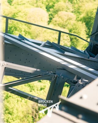 15 Zentimeter breit. 100 Meter hoch. Und du mittendrin. Traust du dich drauf? 💪
#brückensteig #solingen #müngstenerbrücke #brückenpark #diebergischendrei #ausflügemitkind #ausflugnrw #ausflugszielnrw #exploring