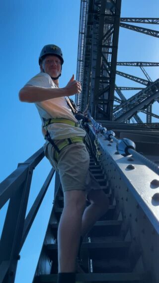 Ob Leistungssportler*in oder Sonntags Spaziergänger*in alle kommen oben an. Versprochen 💪
#brückensteig #müngstenerbrücke #solingen #diebergischendrei #ausflugszielnrw #exploring
