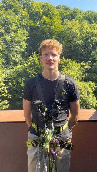 Wir gehen auch bei Regen hoch. Abenteuer kennt kein schlechtes Wetter! 🌧️💪🌉
#brückensteig #regenabenteuer #müngstenerbrücke #brückenpark #diebergischendrei ausflugszielnrw outdoorerlebnis